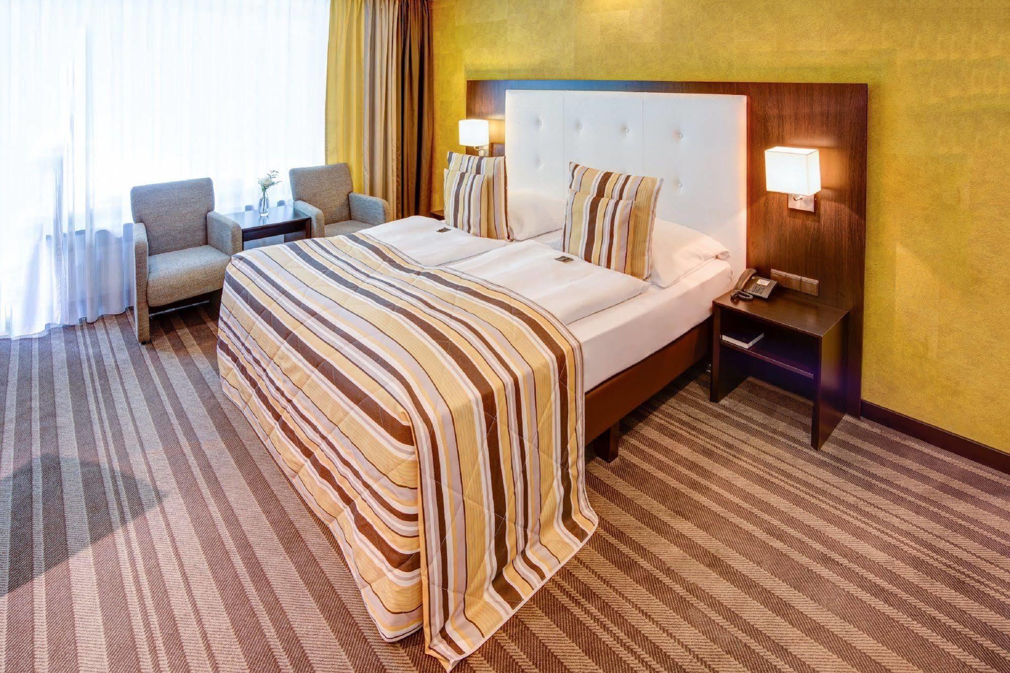 Hotel Moers Van Der Valk エクステリア 写真