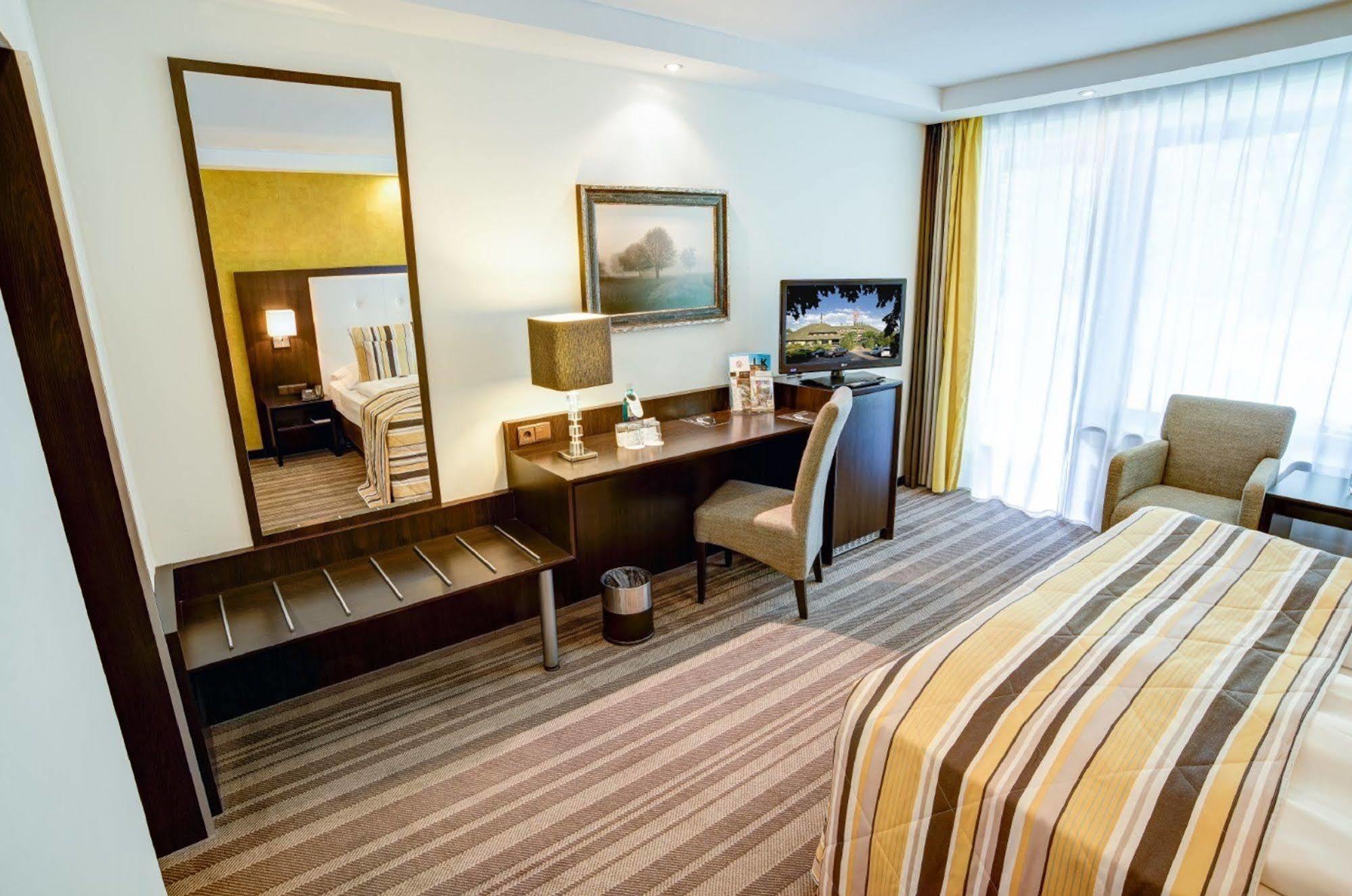 Hotel Moers Van Der Valk エクステリア 写真