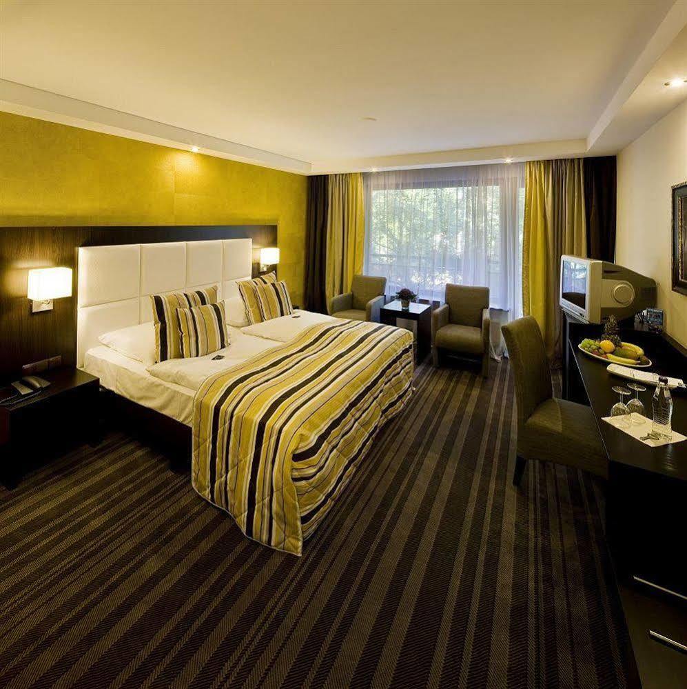 Hotel Moers Van Der Valk エクステリア 写真